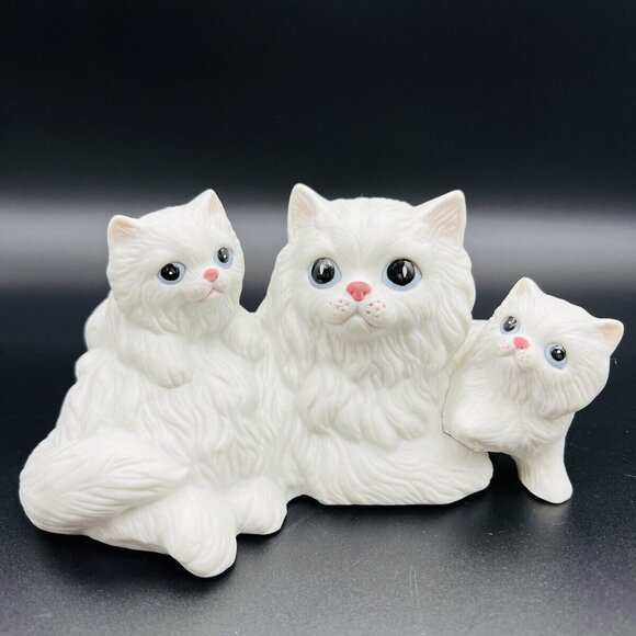 Vintage Cat Figurine Homco White Mamma and Kittens Laying Pose #1412 EUC - Picture 1 of 13